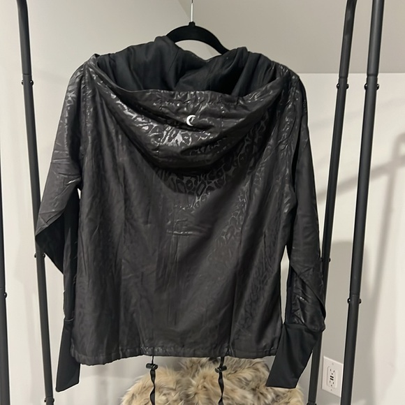 Zyia Active Hoodie Jacket black cheetah animal print size small. - Picture 2 of 4